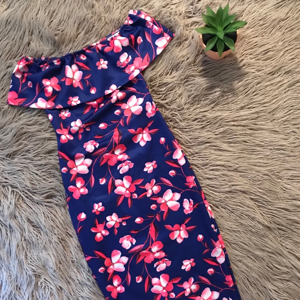 NWOT off the shoulder fitted dress